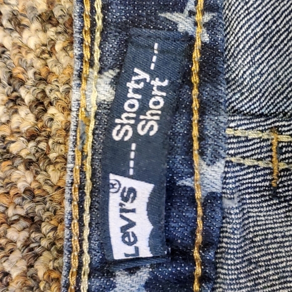 Levi's girls shorts. - Picture 3 of 8